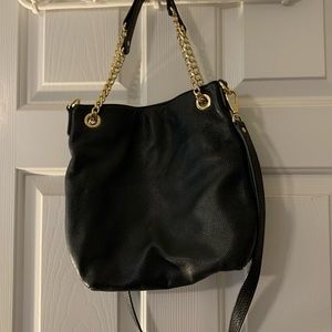 Michael Kors hand/crossbody. Black